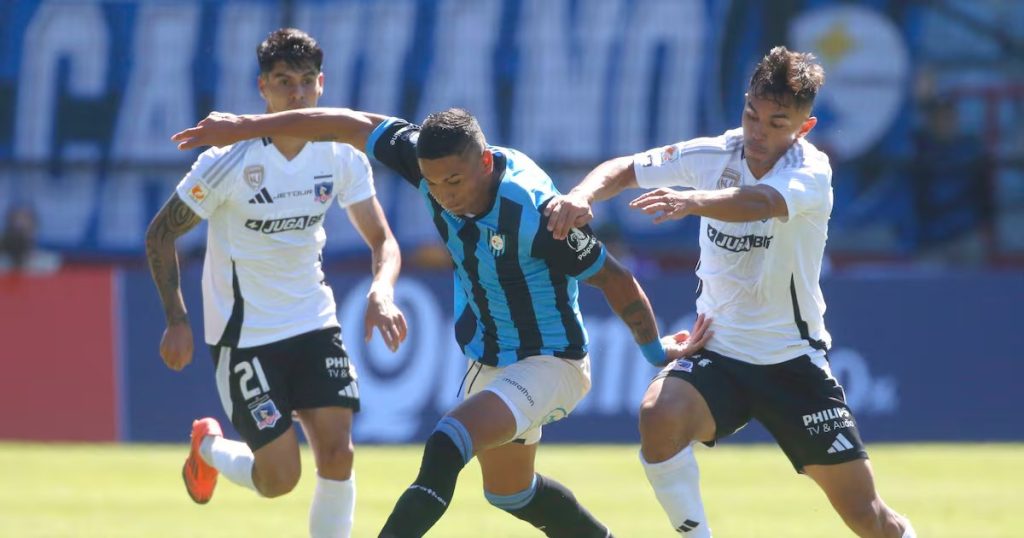 Colo Colo Recibe a Huachipato en el Estadio Monumental - ¡Colo Colo y Huachipato: Un Duelo de Poder y Estrategia!