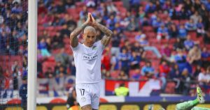 Eduardo Vargas Aleja a la Universidad de Chile de la Lucha por el Título en el Estadio Nacional - Eduardo Vargas: El Héroe que Sepultó a la U en el Nacional