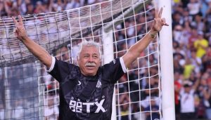 Entrenador para la Roja Propuesto por Carlos Caszely - ¡Caszely Revienta el Tablero: El Fantasma Figueroa para La Roja!