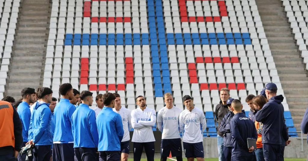 Entrenamiento de la UC en el Claro Arena Antes de la Autorización - ¡La UC se viste de gala para su debut en el Claro Arena!