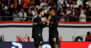 Gonzalo Tapia Anota en la Victoria del Sao Paulo sobre el Atlético Mineiro - ¡Gonzalo Tapia enciende el Brasileirao con un golazo impresionante!