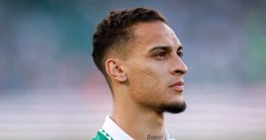 La Tensión entre el Betis y el Manchester United por Antony - ¡Infartante Pulso entre Betis y United por el Futuro de Antony!