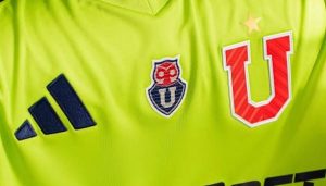 Nueva Camiseta de la Universidad de Chile para la Temporada 2025 - Universidad de Chile desata pasión con su nueva camiseta fluorescente