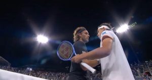 Reacción de Stefanos Tsitsipas ante el Saque bajo el Brazo de Daniel Altmaier - ¡Polémica en el US Open: el saque de Tsitsipas que desató la tormenta!