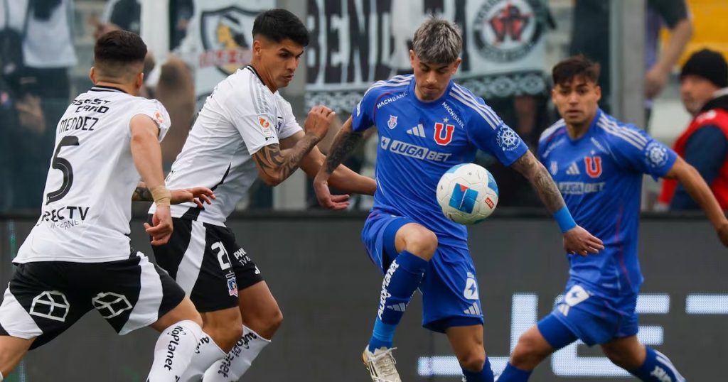Superclásico entre Colo Colo y la Universidad de Chile en el Estadio Monumental - ¡Colo Colo y la U: Un Superclásico de Pasión y Gloria!