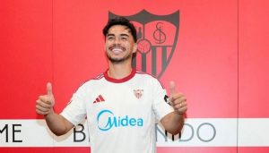 Cambio de Planes del Sevilla para Contar con Gabriel Suazo - Gabriel Suazo transforma las tácticas del Sevilla para el viernes.