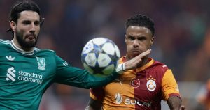Derrota del Liverpool ante el Galatasaray en la Champions League - Liverpool cae en Turquía y Chelsea amarga el regreso de Mourinho