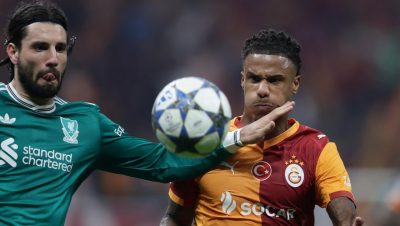 Derrota del Liverpool ante el Galatasaray en la Champions League - Liverpool cae en Turquía y Chelsea amarga el regreso de Mourinho