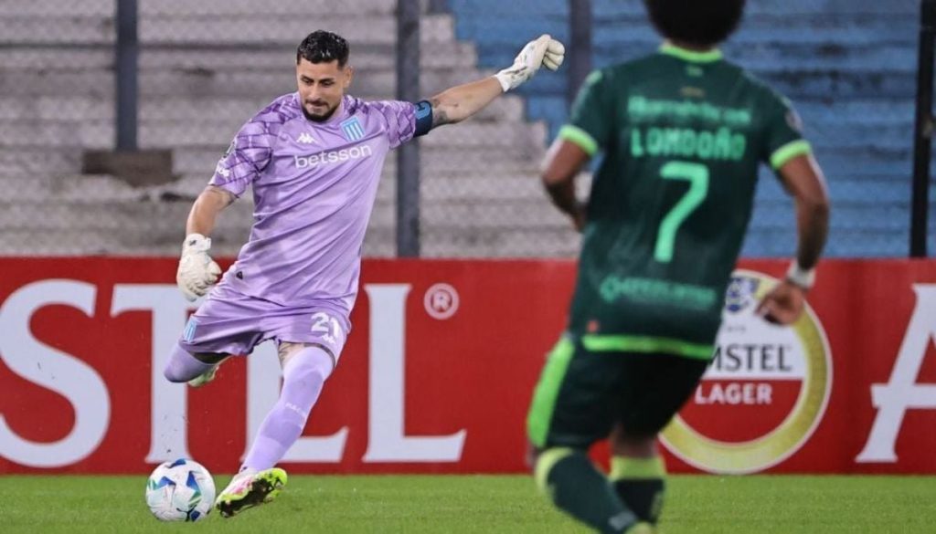 Festejo Agridulce de Gabriel Arias con Racing Club en la Copa Libertadores - Racing Club avanza firme hacia las semifinales de la competición