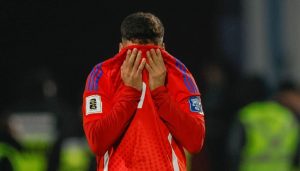 Lesión de César Pérez en el Entrenamiento de la Roja - Desgarrador Golpe para La Roja: César Pérez sufre lesión grave