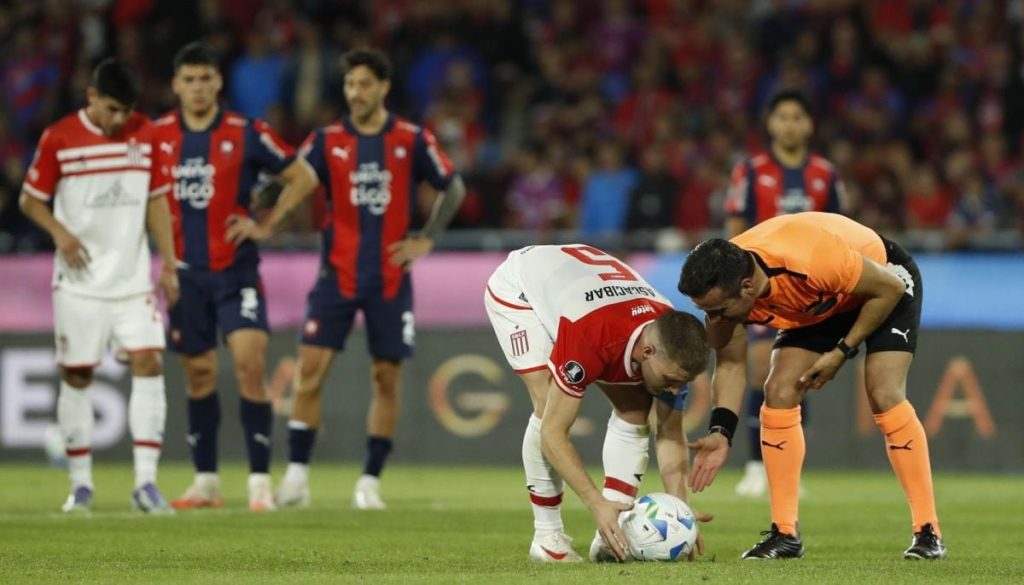 Posible Cambio en la Regla de los Penales en el Fútbol - La UEFA podría eliminar el rebote tras un penal atajado.