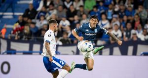 Racing Da el Primer Golpe en la Casa de Vélez Sarsfield - Racing se Acerca a Semifinales Tras Vencer a Vélez 1-0