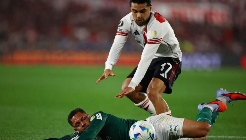 Reacción de los Hinchas de River Plate contra Paulo Díaz tras la Derrota - Hinchas de River Plate critican duramente a Paulo Díaz tras derrota
