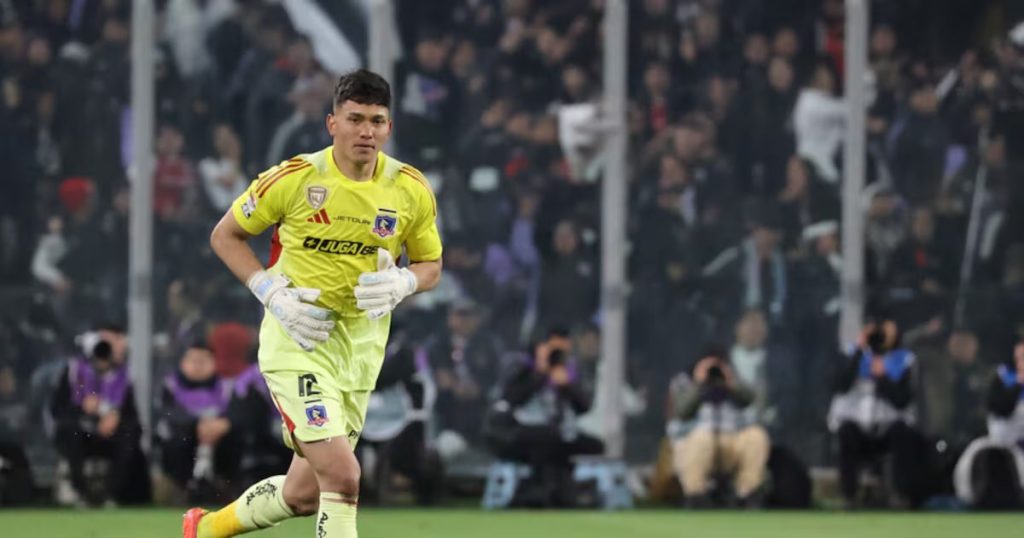 Errores de Eduardo Villanueva en la Derrota de Colo Colo ante Puerto Montt - Errores de Villanueva deciden el amistoso entre Colo Colo y Puerto Montt