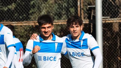 Firma del Primer Contrato Profesional de Vicente Cárcamo en la Universidad Católica - Vicente Cárcamo: la nueva promesa de la UC lista para brillar.
